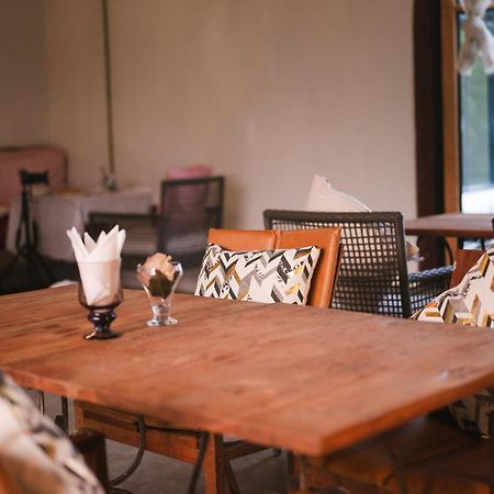White Wall Riverfront Hotel Kamphaeng Phet Exterior foto
