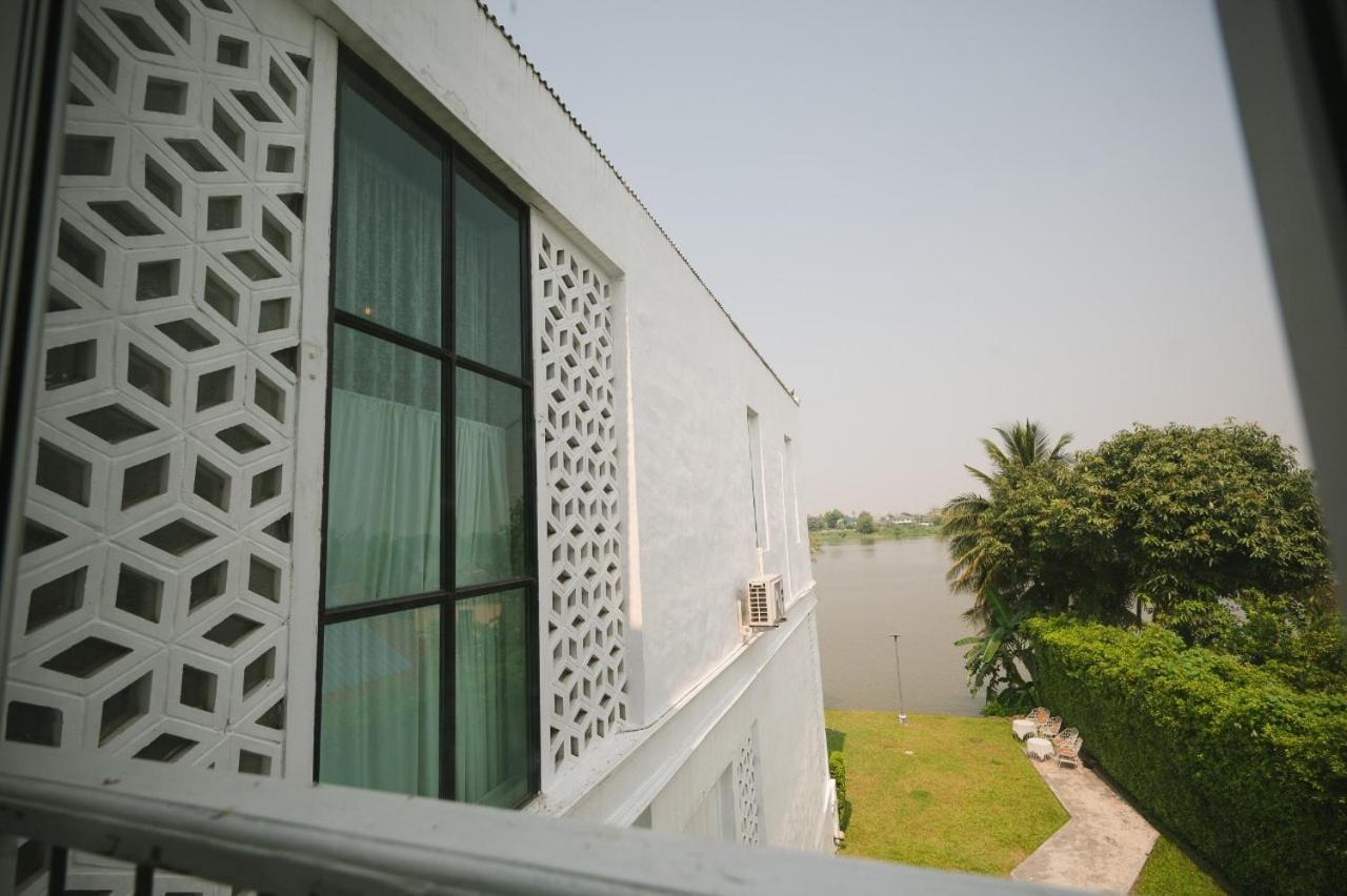 White Wall Riverfront Hotel Kamphaeng Phet Exterior foto