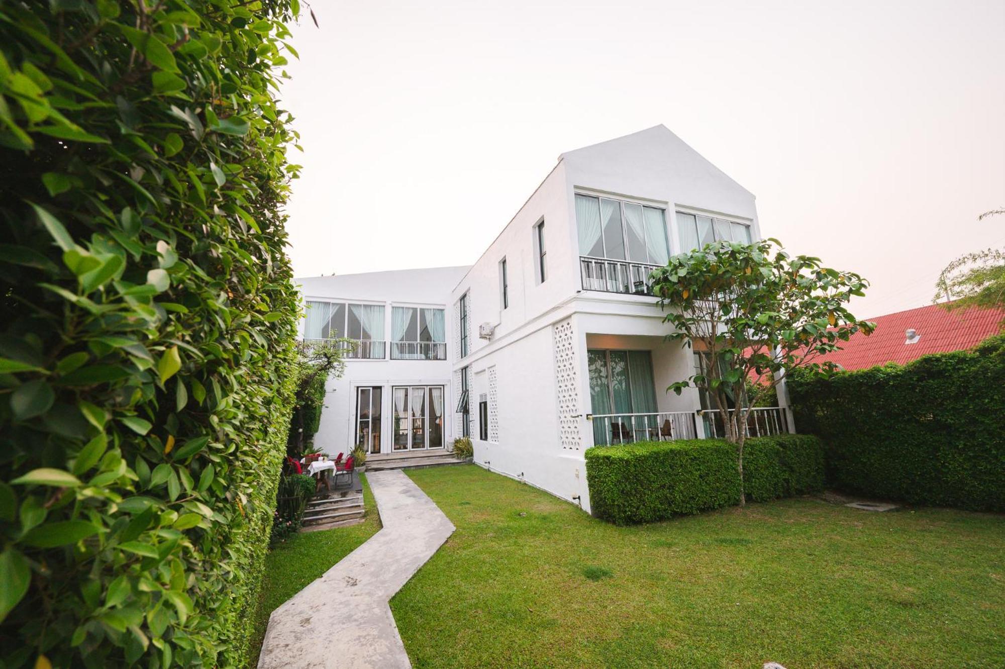 White Wall Riverfront Hotel Kamphaeng Phet Exterior foto