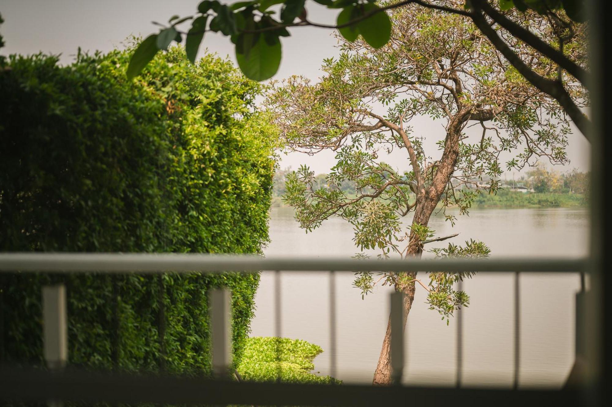 White Wall Riverfront Hotel Kamphaeng Phet Exterior foto