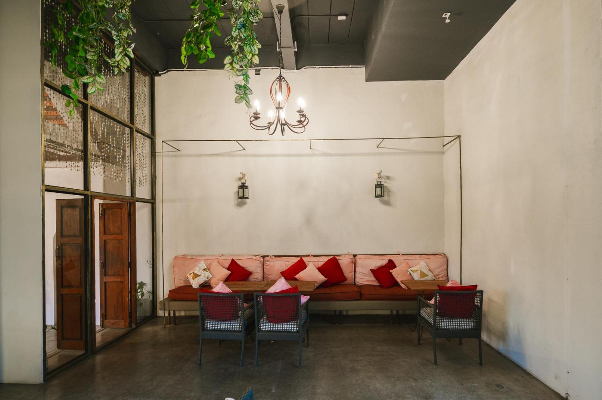 White Wall Riverfront Hotel Kamphaeng Phet Exterior foto