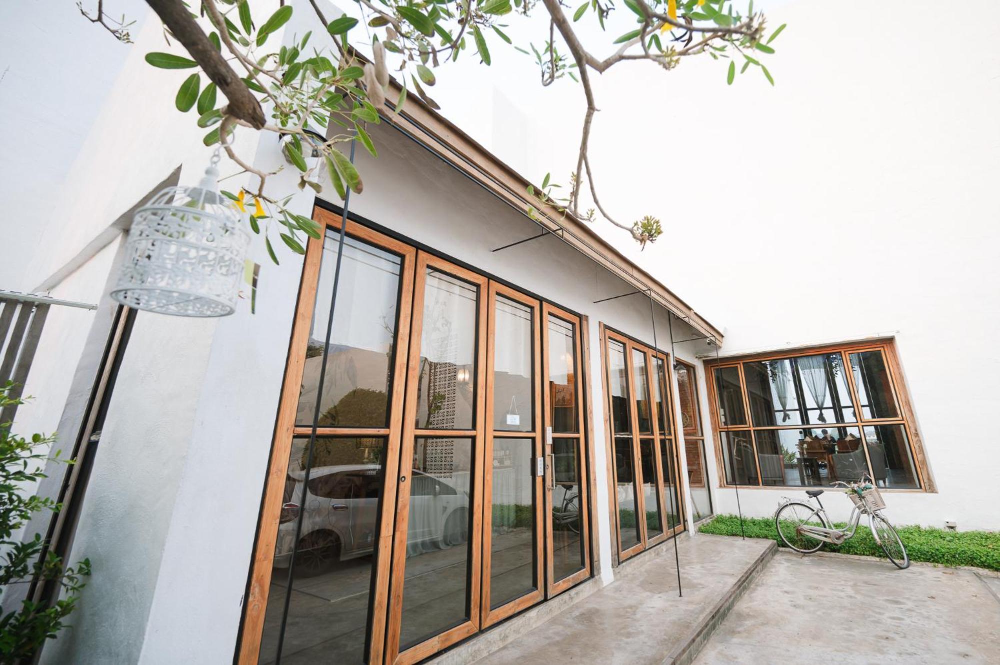 White Wall Riverfront Hotel Kamphaeng Phet Exterior foto
