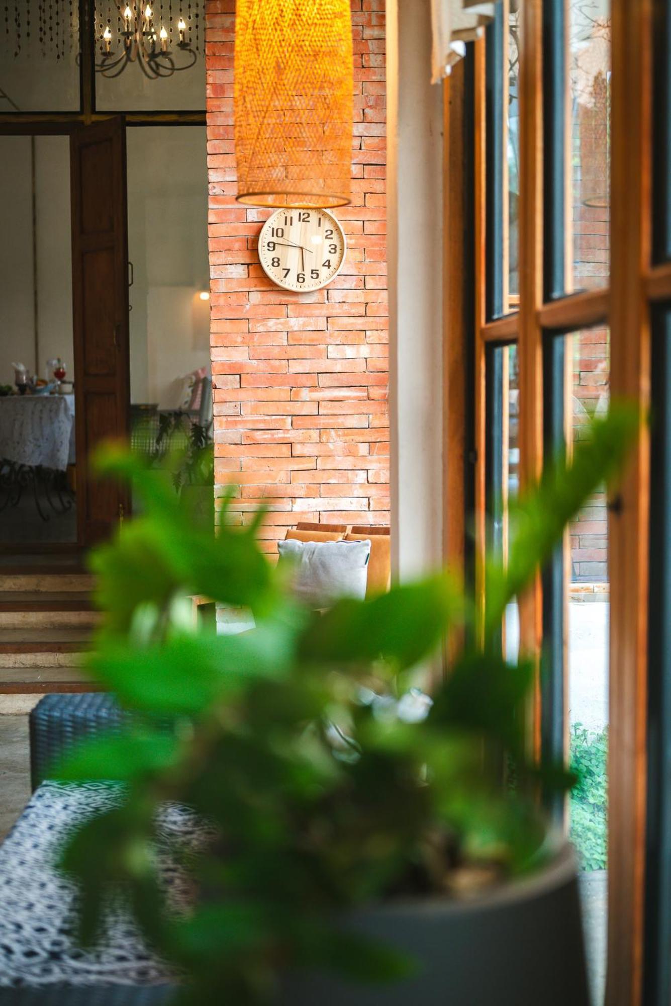 White Wall Riverfront Hotel Kamphaeng Phet Exterior foto