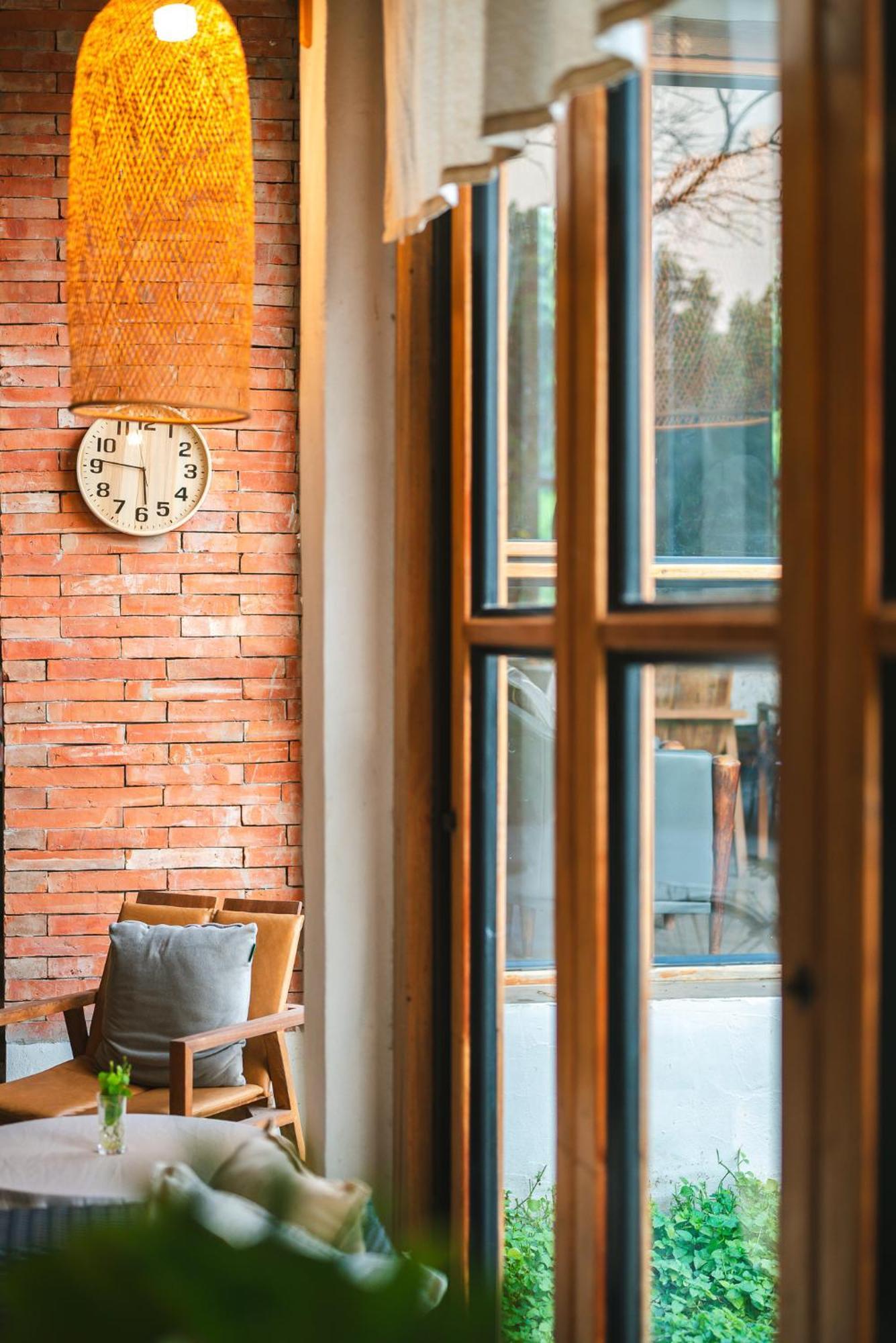 White Wall Riverfront Hotel Kamphaeng Phet Exterior foto