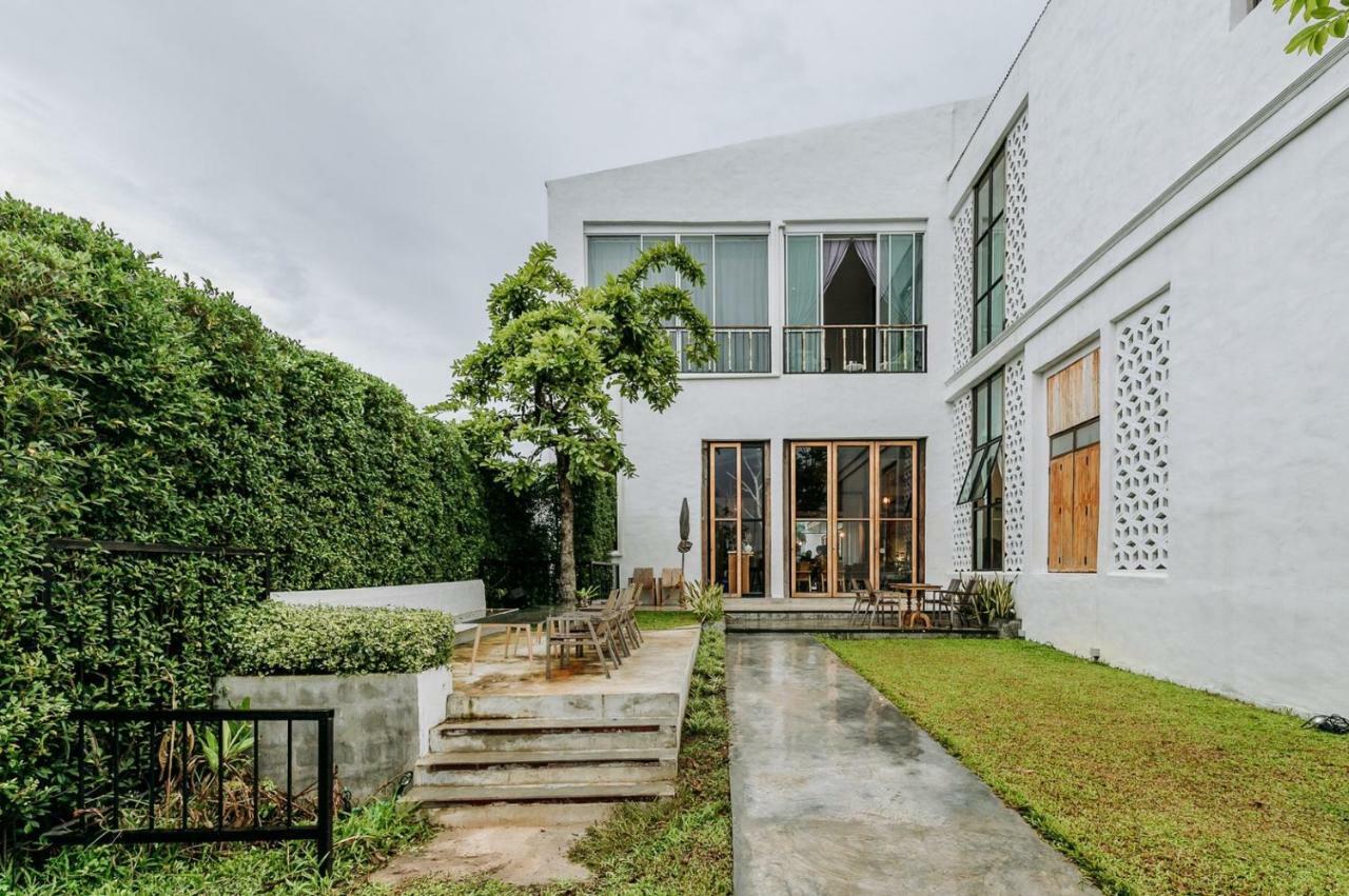 White Wall Riverfront Hotel Kamphaeng Phet Exterior foto