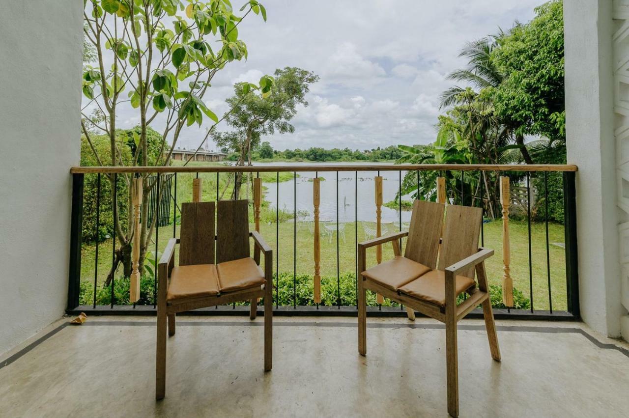 White Wall Riverfront Hotel Kamphaeng Phet Exterior foto